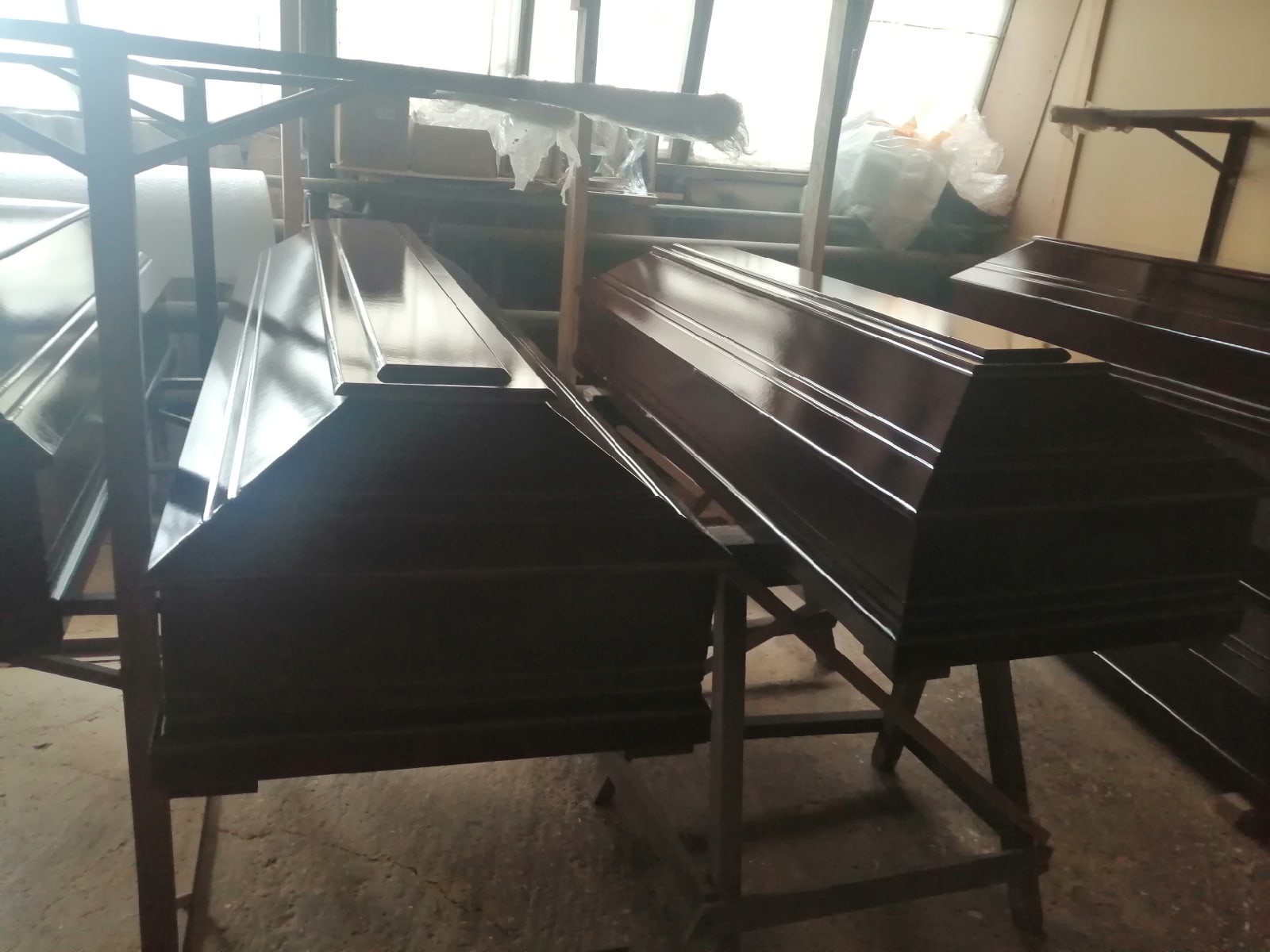 лакированные гробы ооо иной мир